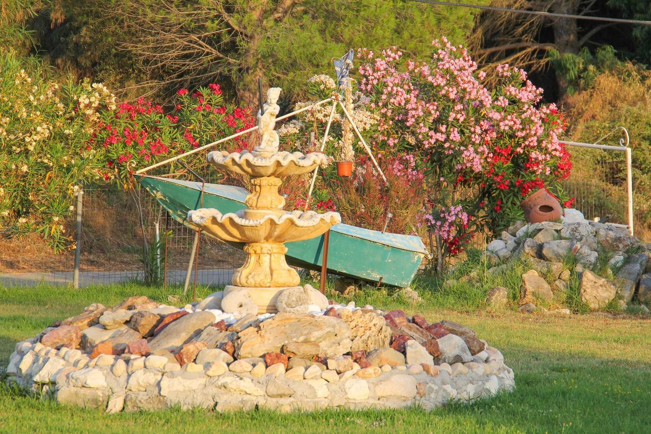 Kouros Resort Kalamákion エクステリア 写真